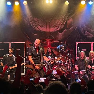 WATCH ACCEPT PLAY WITHOUT A SINGER FOR THE FIRST TIME IN THEIR CAREER; VIDEO