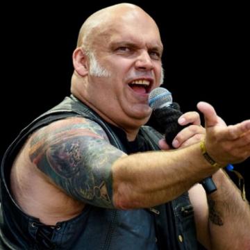 BLAZE BAYLEY - "I TRIED TO JOIN THE CHOIR AT SCHOOL AND GOT KICKED OUT FOR BEING TOO LOUD"; VIDEO
