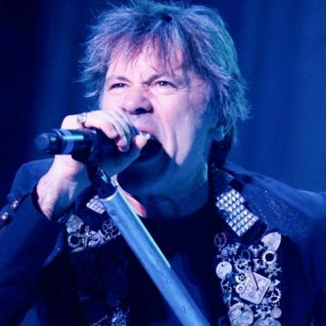 BRUCE DICKINSON WANTS IRON MAIDEN TO FIND NEW VOCALIST IF HE CAN NO LONGER SING