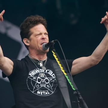 JASON NEWSTED SAYS HE'S "GETTING LOUD AGAIN"; FORMER METALLICA BASSIST WORKING ON TWO NEW "HEAVY" PROJECTS