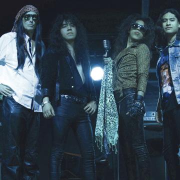 SAVAGE GRACE – “STEALIN’ MY HEART AWAY” OFFICIAL VIDEO STREAMING