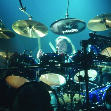 FORMER BLIND GUARDIAN DRUMMER THOMEN STAUCH PERFORMS FIFTH ANGEL'S "CRY OUT THE FOOLS"; VIDEO