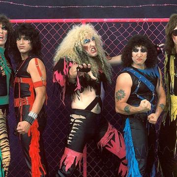 TWISTED SISTER TO CELEBRATE 40TH ANNIVERSARY OF UNDER THE BLADE WITH REISSUE INCLUDING "COVER MATERIAL FROM BACK IN THE BAR DAYS"