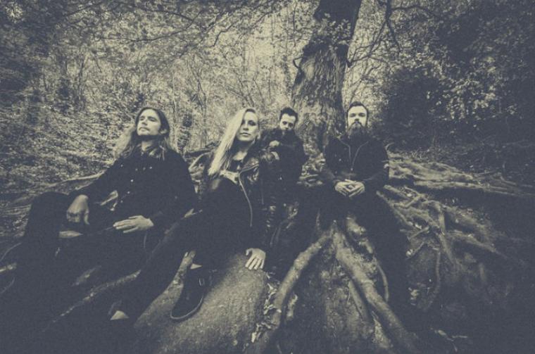 ΑΚΟΥΣΤΕ ΟΛΟΚΛΗΡΟ ΤΟ UNDER THE MOUNTAIN ΤΩΝ KING WITCH