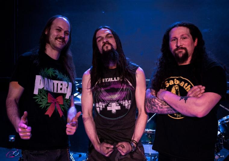 MISFIRE - CHICAGO OLD-SCHOOL THRASH TRIO TO RELEASE SYMPATHY FOR THE IGNORANT DEBUT VIA MNRK HEAVY; "FRACTURED" MUSIC VIDEO STREAMING