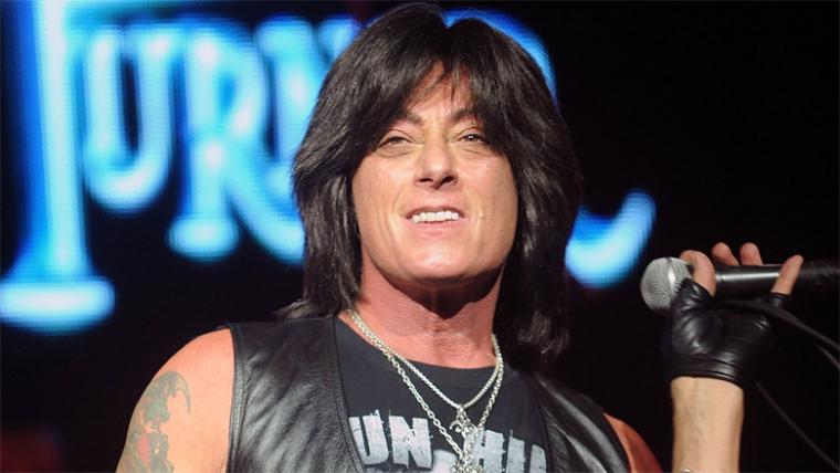 JOE LYNN TURNER ΣΤΟ ΝΟΣΟΚΟΜΕΙΟ ΜΕ ΕΜΦΡΑΓΜΑ ΤΟΥ ΜΥΟΚΑΡΔΙΟΥ 