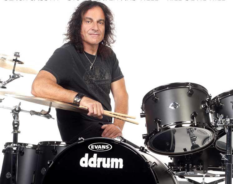 VINNIE APPICE: ΟΛΟΙ ΘΕΛΟΥΝ ΝΑ ΚΑΤΕΒΑΖΟΥΝ ΤΑ ΠΑΝΤΑ ΔΩΡΕΑΝ