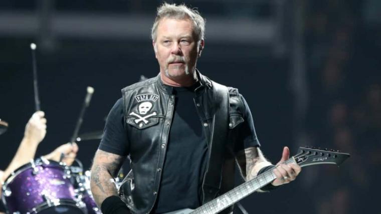 Ο JAMES HETFIELD ΠΑΡΑΔΙΔΕΙ $100,000 ΣΤΟ GRAND RAPIDS COMMUNITY COLLEGE 