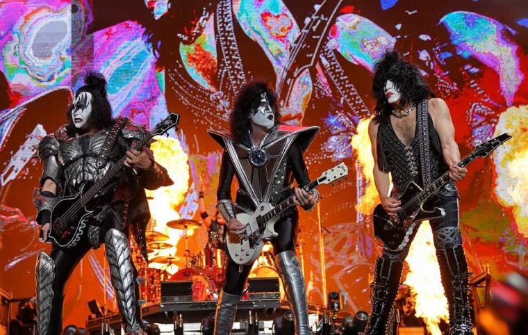 KISS SHARES VIDEO FROM BUENOS AIRES CONCERT; "WHAT AN AMAZING NIGHT!"