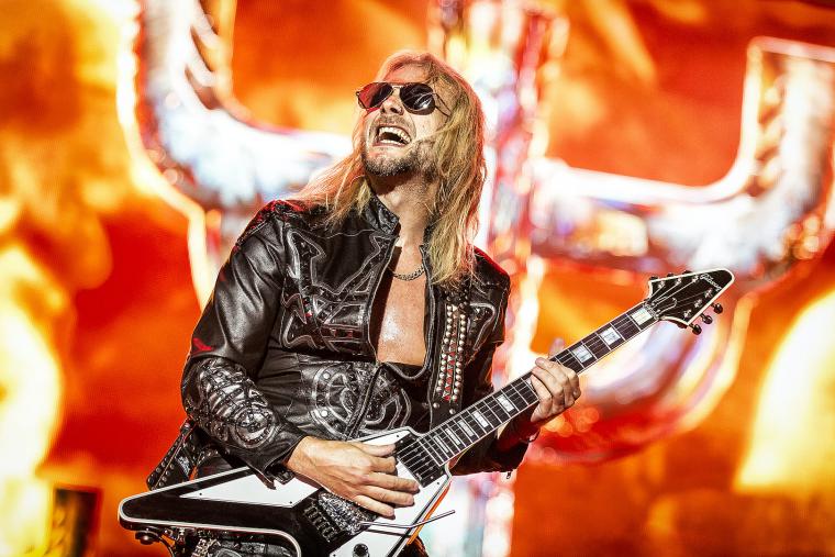 JUDAS PRIEST GUITARIST RICHIE FAULKNER PLAYS HIS FAVOURITE GUITAR RIFFS (VIDEO)