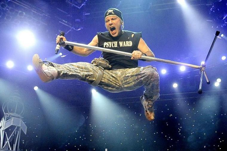 BRUCE DICKINSON: OI FANS ΠΡΕΠΕΙ ΝΑ ΚΑΤΑΛΑΒΟΥΝ ΟΤΙ Η ΜΟΥΣΙΚΗ ΕΧΕΙ ΠΡΑΓΜΑΤΙΚΗ ΑΞΙΑ.