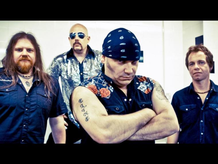 BLAZE BAYLEY ON NEW WOLFSBANE ALBUM - "WE'RE HOPING TO RELEASE IT IN JUNE THIS YEAR"