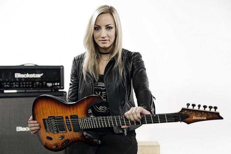 ALBUM ΓΙΑ ΤΗΝ NITA STRAUSS