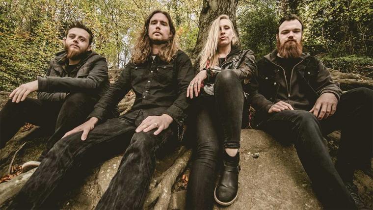 KING WITCH: ΑΚΟΥΣΤΕ ΤΗ ΔΙΑΣΚΕΥΗ ΤΟΥΣ ΣΕ BLACK SABBATH