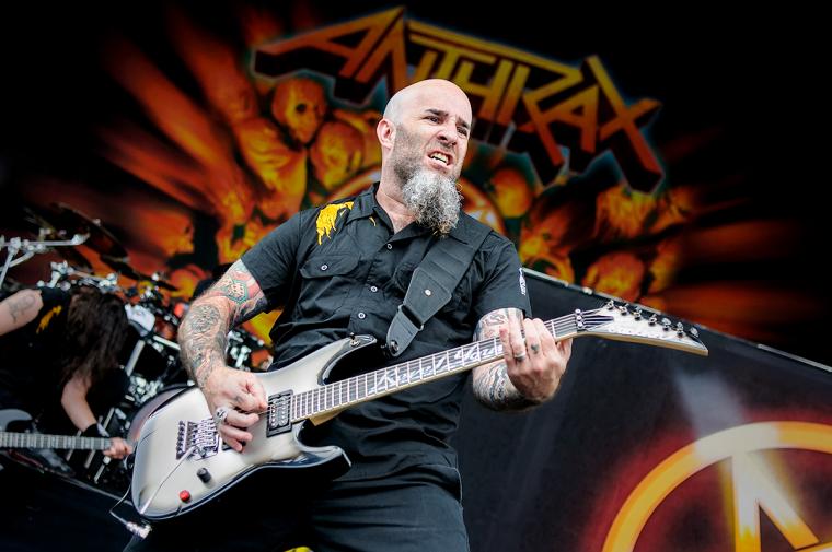 ΤΑ ΑΓΑΠΗΜΕΝΑ RIFFS ΤΟΥ SCOTT IAN