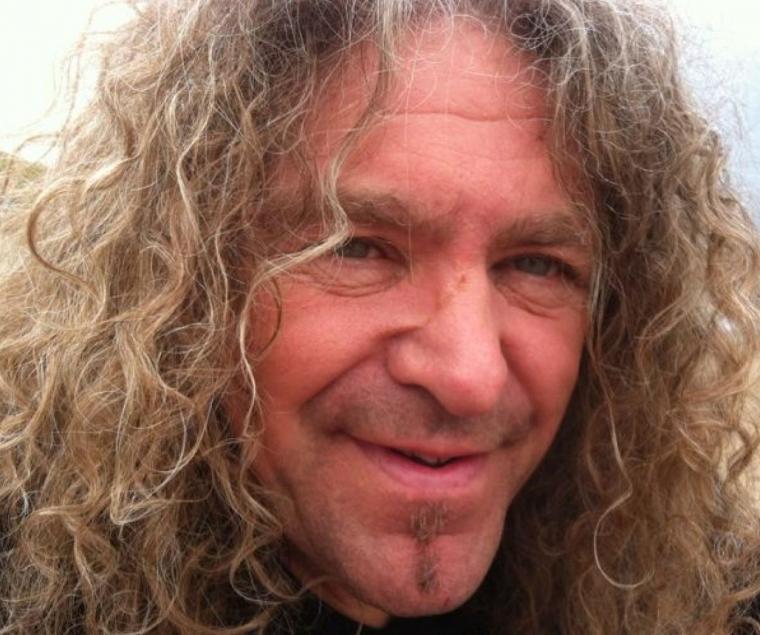 ΔΕΙΤΕ ΤΟΝ ΚΙΘΑΡΙΣΤΑ ΤΩΝ TANK, MICK TUCKER ΝΑ ΠΑΙΖΕΙ ΤΟ ΣΟΛΟ TOY THE WAR DRAGS EVER ON
